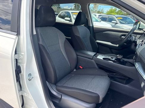 Used 2023 Nissan Rogue SV FWD image 16