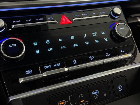 Used 2025 Hyundai Santa Fe Limited image 18