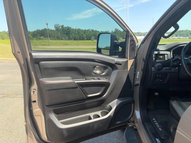 Used 2021 Nissan Titan PRO-4X w/ Pro-4x Convenience Package AWD/4WD image 16
