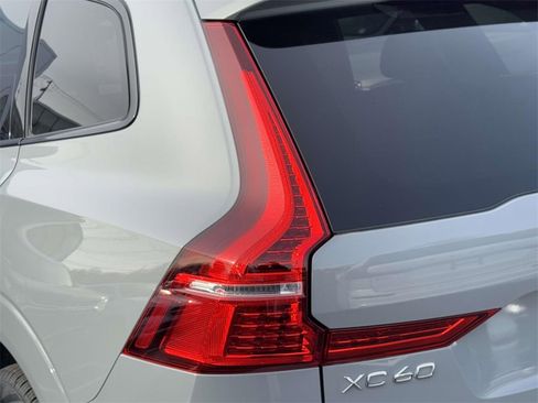 Certified 2025 Volvo XC60 B5 Plus image 8