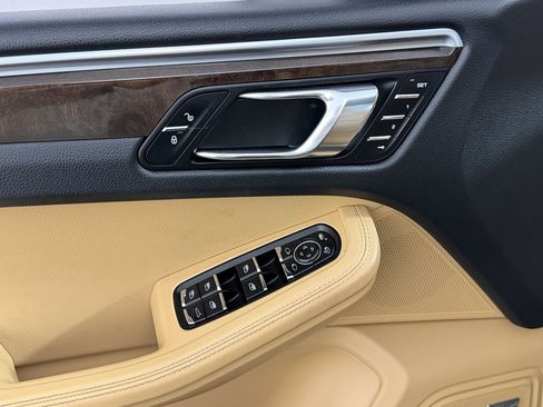 Used 2018 Porsche Macan S AWD/4WD image 25