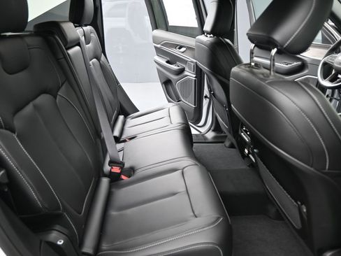 New 2026 Jeep Grand Cherokee Limited image 25