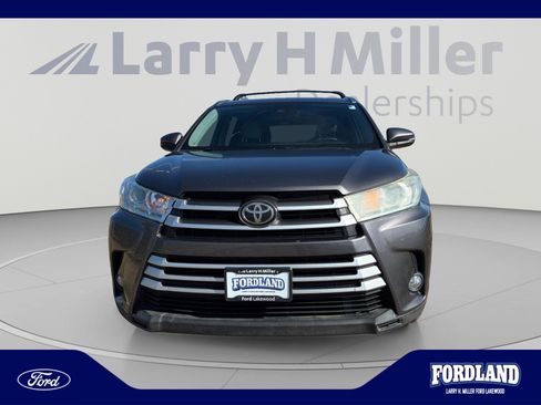 Used 2019 Toyota Highlander XLE AWD/4WD image 8