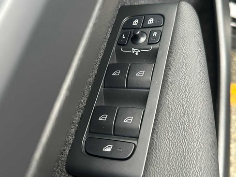 Used 2025 Volvo XC40 B5 Plus w/ Climate Package image 21