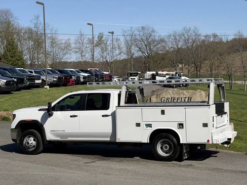 Used 2023 GMC Sierra 3500 Pro w/ Convenience Package image 2