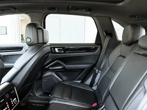 Used 2022 Porsche Cayenne Platinum Edition AWD/4WD image 24