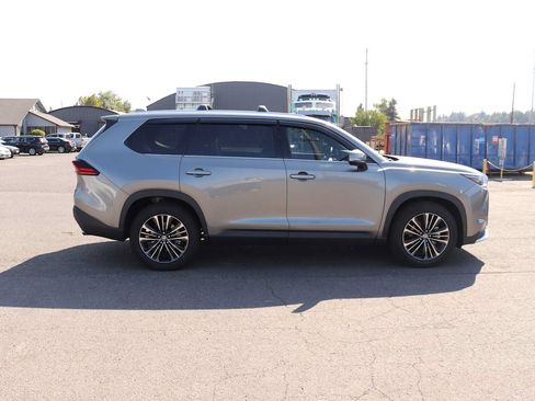 Used 2025 Toyota Grand Highlander AWD Hybrid image 4