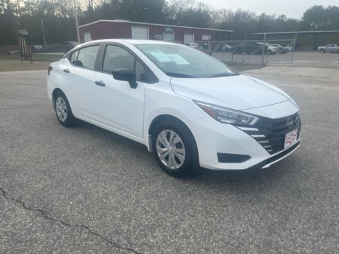 Used 2025 Nissan Versa S image 9
