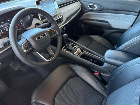 Used 2025 Jeep Compass Latitude AWD/4WD image 5