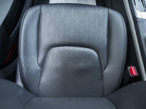 Used 2024 Kia Carnival EX FWD image 36