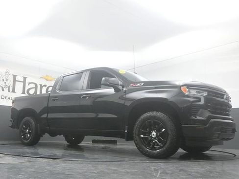 Used 2023 Chevrolet Silverado 1500 RST w/ Z71 Off-Road Package AWD/4WD image 2
