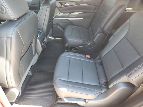 Used 2025 Chevrolet Traverse Z71 w/ Driver Confidence Package AWD/4WD image 29