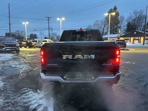 New 2026 RAM 1500 4x4 Crew Cab image 4