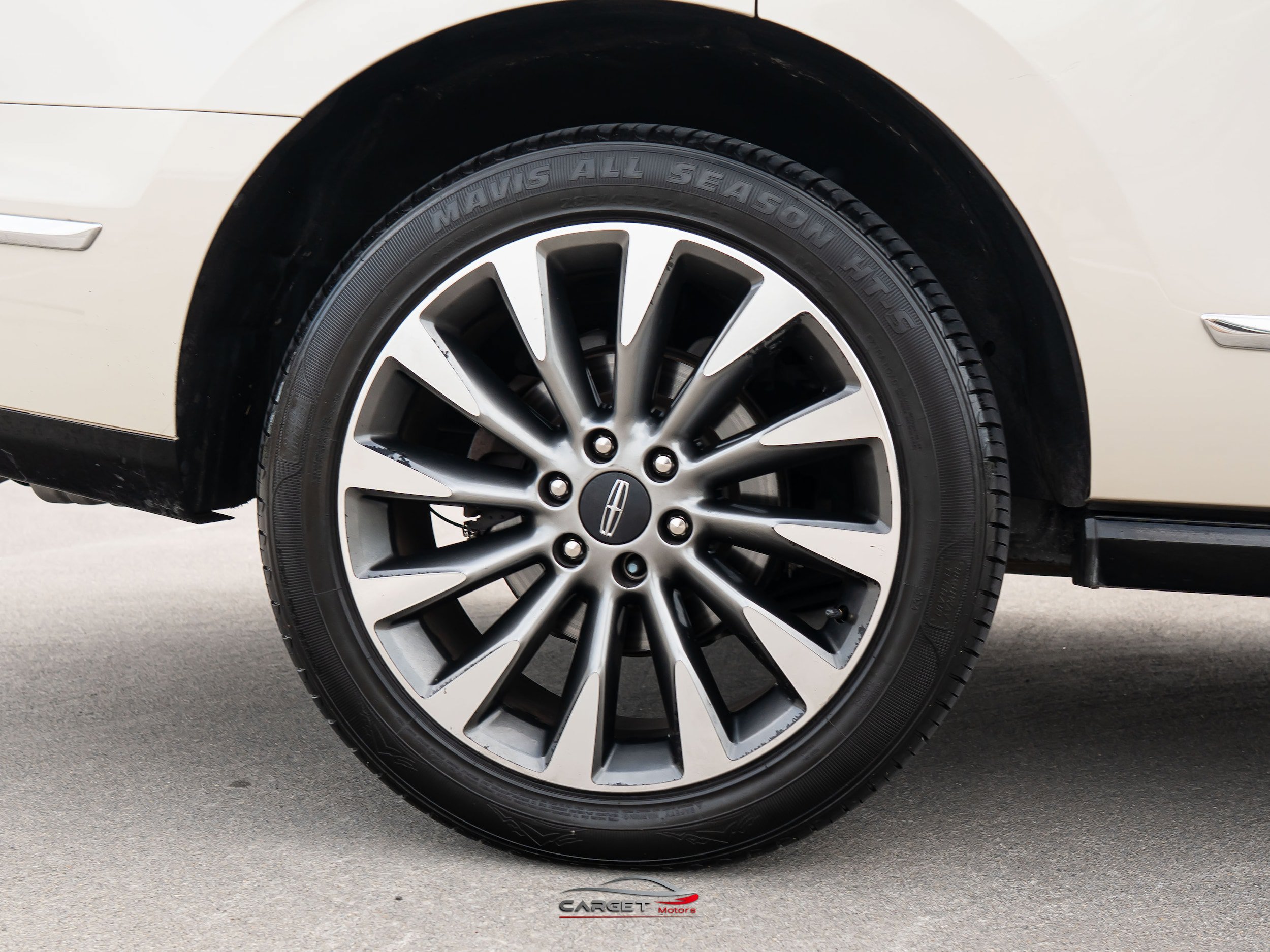 Used 2018 Lincoln Navigator Select w/ Technology Package RWD image 11