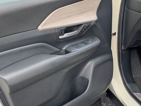 Used 2024 Toyota Grand Highlander Limited image 17