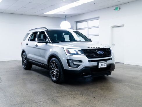 Used 2017 Ford Explorer Sport w/ Equipment Group 401A image 25