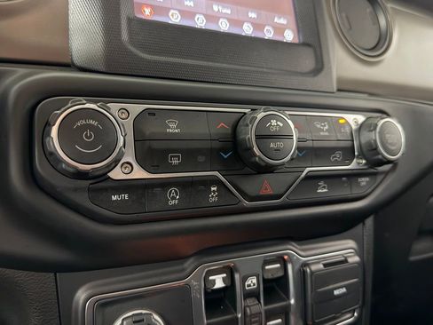 Used 2021 Jeep Wrangler Unlimited Sport AWD/4WD image 23