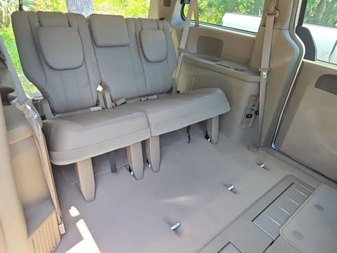 Used 2013 Chrysler Town & Country Touring FWD image 12