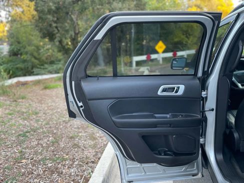 Used 2015 Ford Explorer Limited image 22
