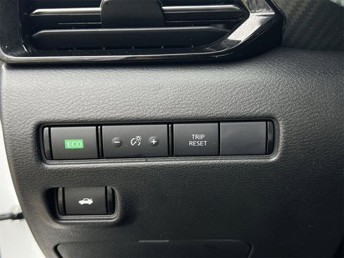 Certified 2025 Nissan Sentra SR image 13