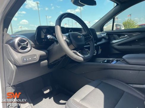 New 2025 Chevrolet Blazer EV LT w/ Super Cruise Package AWD/4WD image 10