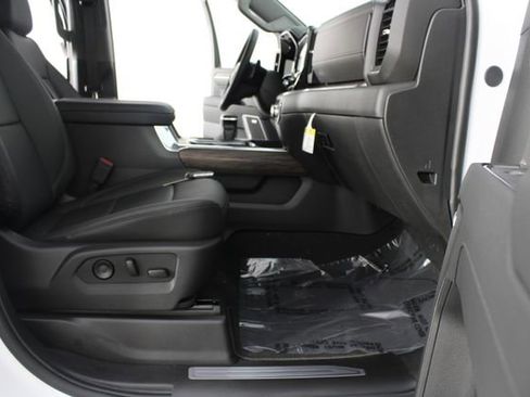 New 2026 GMC Sierra 1500 SLT image 23