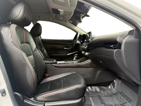 Used 2023 Nissan Sentra SR w/ SR Premium Package FWD image 11