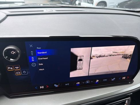 New 2026 Chevrolet Traverse LT image 11