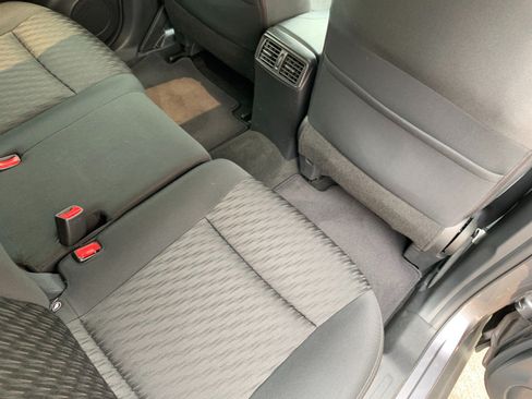 Used 2018 Nissan Rogue SV AWD/4WD image 33