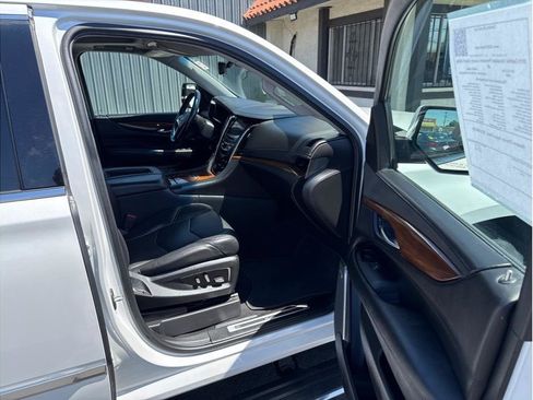 Used 2019 Cadillac Escalade Premium Luxury AWD/4WD image 9