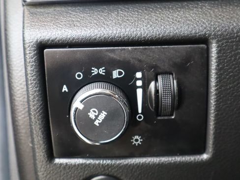 Used 2013 Jeep Grand Cherokee Limited w/ Luxury Group II AWD/4WD image 19