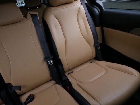 Used 2024 Kia Carnival LX image 14