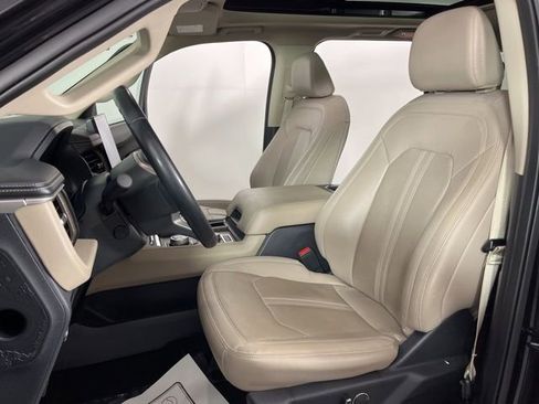 Used 2023 Ford Expedition Limited image 18