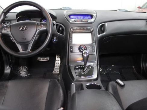 Used 2011 Hyundai Genesis 3.8 RWD image 2