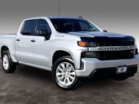 Used 2019 Chevrolet Silverado 1500 Custom w/ Custom Value Package image 3