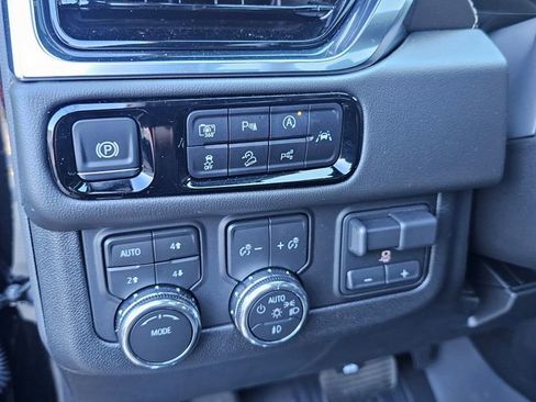 Used 2025 GMC Yukon Elevation w/ Elevation Premium Package AWD/4WD image 13
