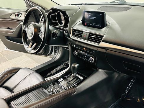 Used 2018 MAZDA MAZDA3 Touring FWD image 7