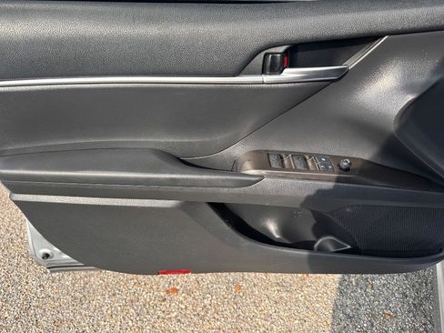 Used 2021 Toyota Camry SE FWD image 18