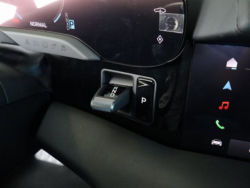 New 2025 Porsche Taycan image 22