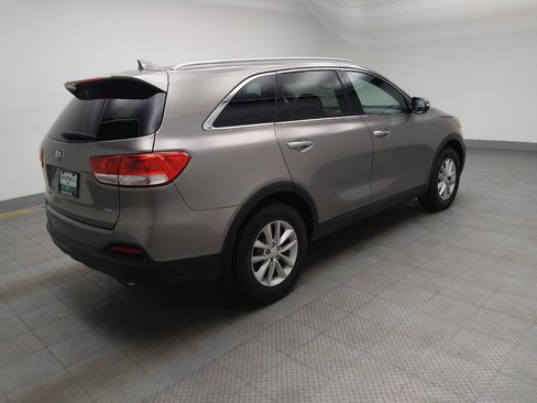 Used 2018 Kia Sorento LX image 10