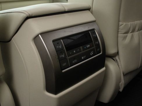 Used 2019 Lexus GX 460 Premium w/ Premium Package image 17