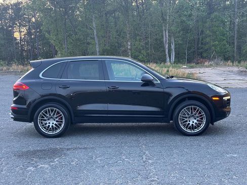 Used 2018 Porsche Cayenne w/ Premium Package AWD/4WD image 7
