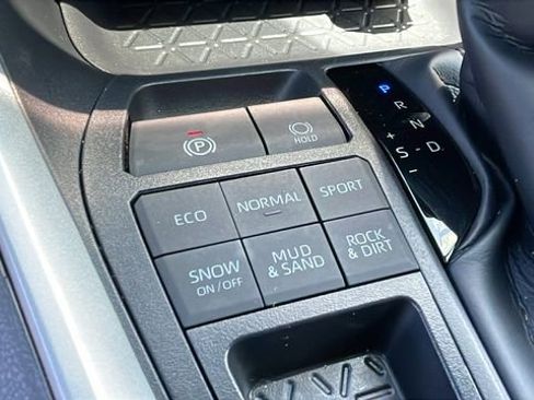 Used 2025 Toyota RAV4 LE AWD/4WD image 17