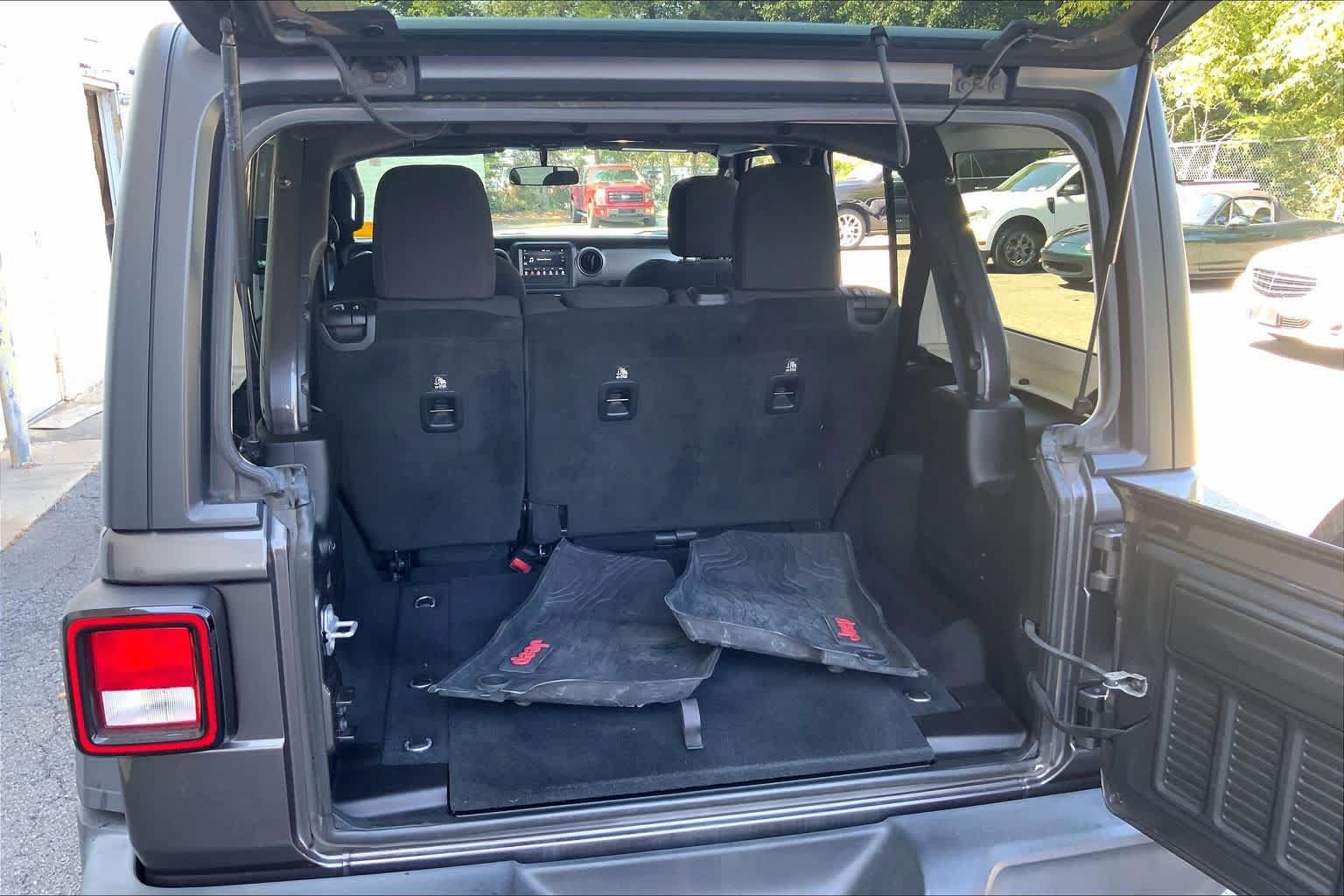 Used 2018 Jeep Wrangler Unlimited Sport S AWD/4WD image 32