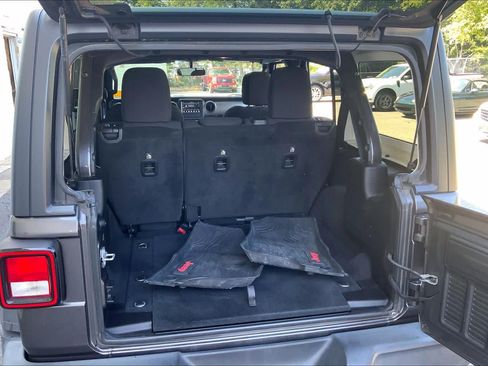 Used 2018 Jeep Wrangler Unlimited Sport S AWD/4WD image 32