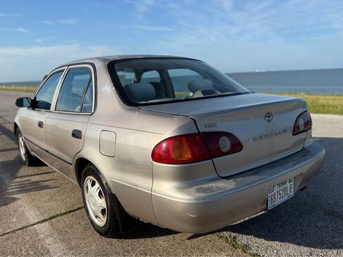 Used 2001 Toyota Corolla CE FWD image 7
