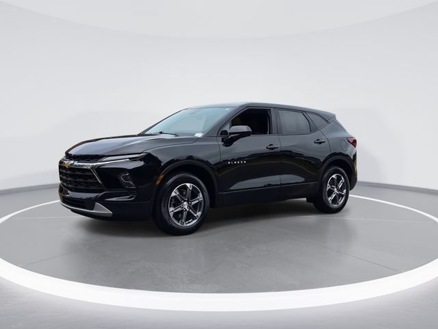 Used 2025 Chevrolet Blazer LT FWD image 4