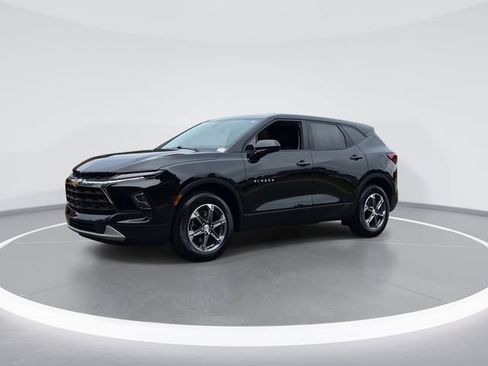 Used 2025 Chevrolet Blazer LT FWD image 4
