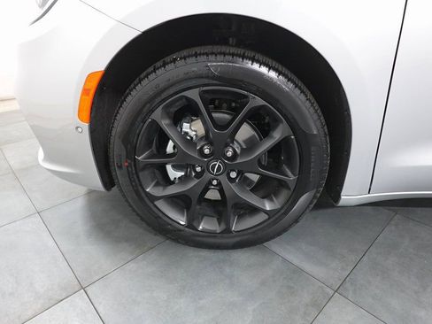 New 2026 Chrysler Pacifica Select w/ S Appearance Package image 27