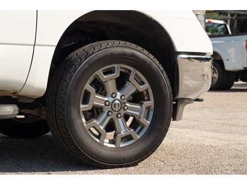 Used 2019 Nissan Titan SV w/ SV Convenience Package AWD/4WD image 10